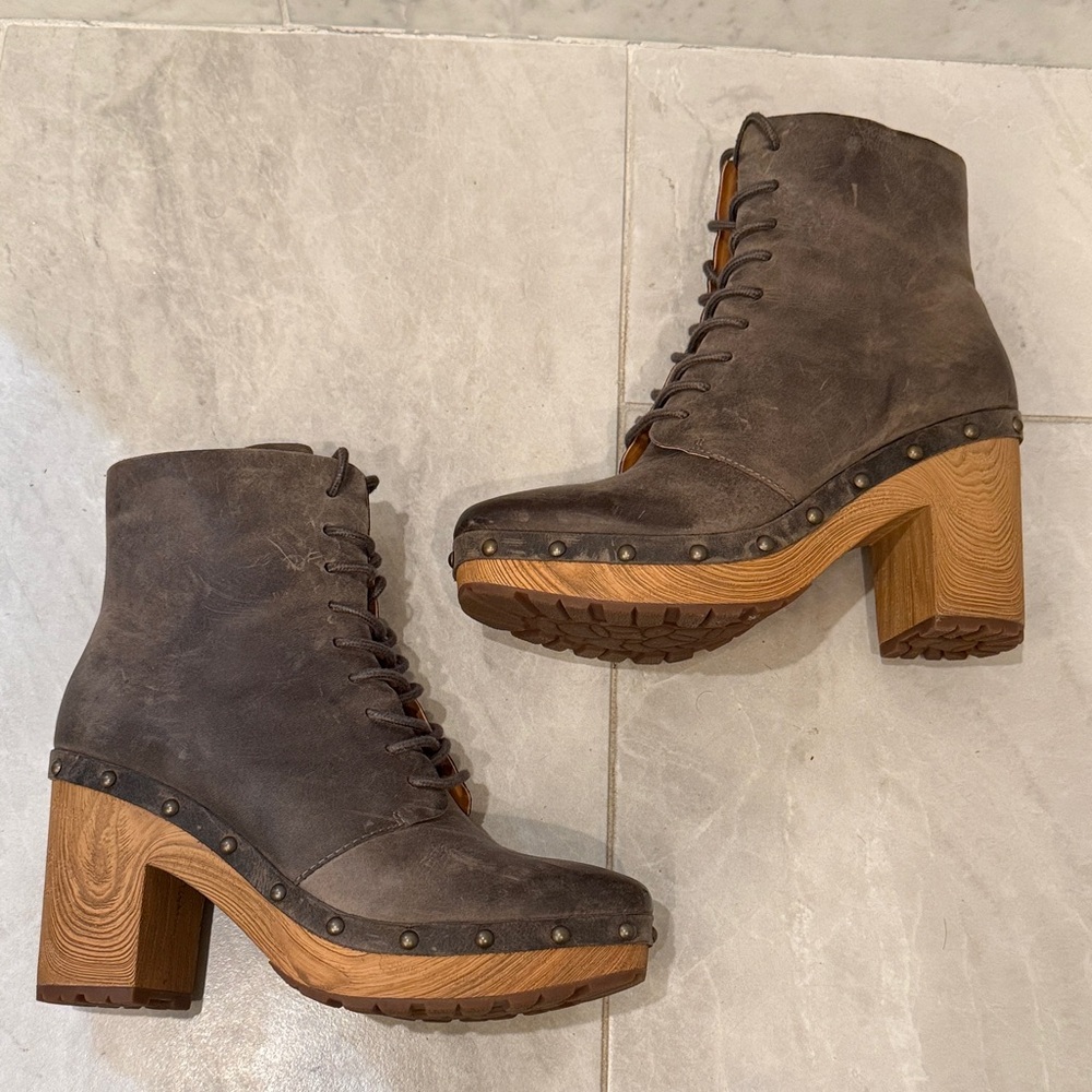 Kork-Ease Charcoal Lace-Up Boots with Wooden Heel